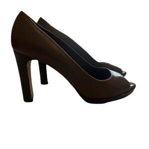 Banana Republic Sz 8.5 M Heels Peep Toe Open Toe 4” Brown Leather Wood Tone Heel